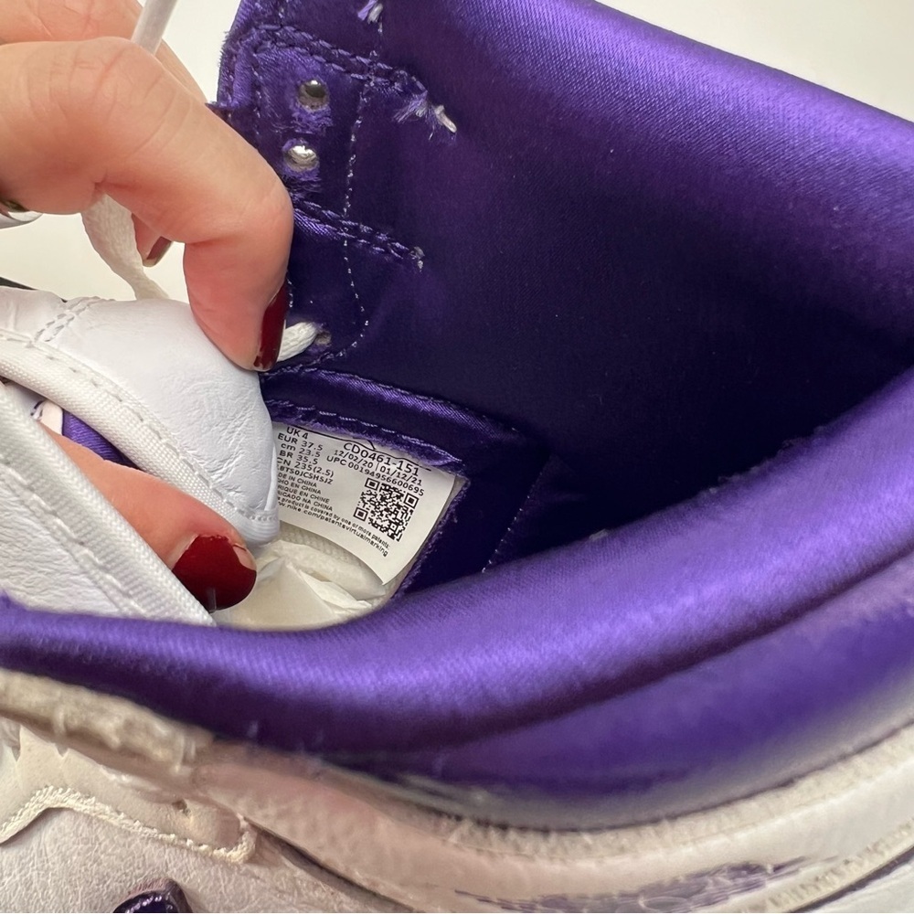 Women's Air Jordan 1 Retro High OG - Picture 8 of 9